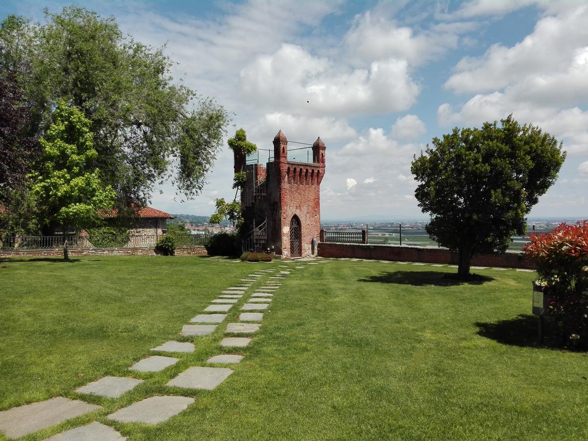 فندق Castello Rosso Costigliole Saluzzo المظهر الخارجي الصورة