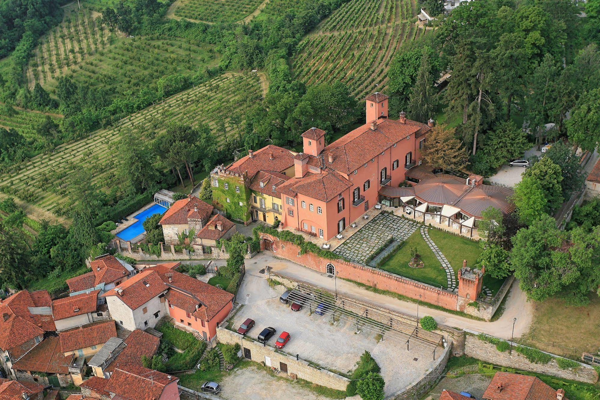 فندق Castello Rosso Costigliole Saluzzo المظهر الخارجي الصورة