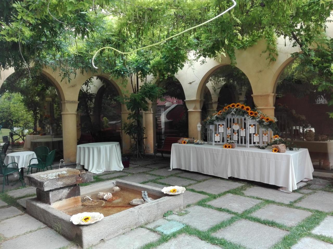 فندق Castello Rosso Costigliole Saluzzo المظهر الخارجي الصورة