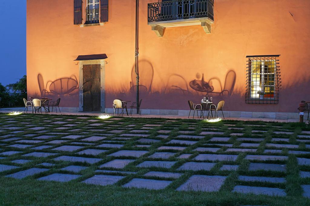 فندق Castello Rosso Costigliole Saluzzo المظهر الخارجي الصورة