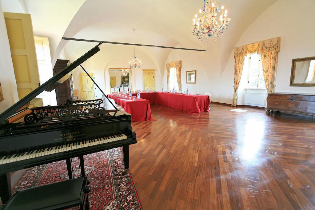 فندق Castello Rosso Costigliole Saluzzo المظهر الخارجي الصورة