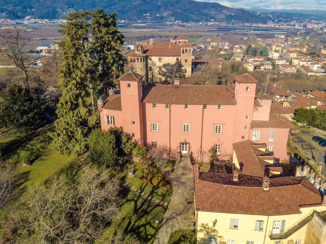 فندق Castello Rosso Costigliole Saluzzo المظهر الخارجي الصورة
