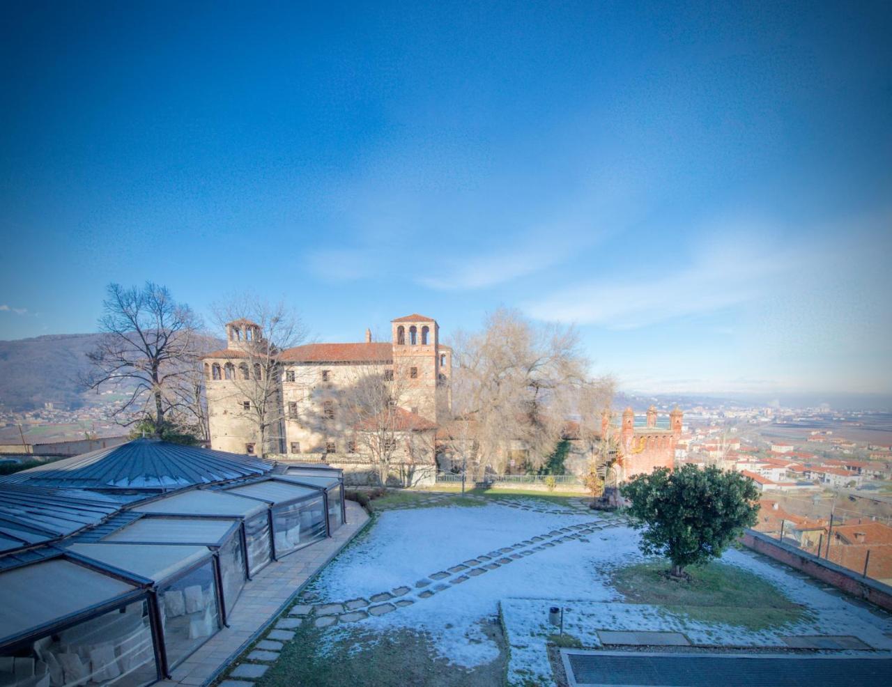 فندق Castello Rosso Costigliole Saluzzo المظهر الخارجي الصورة