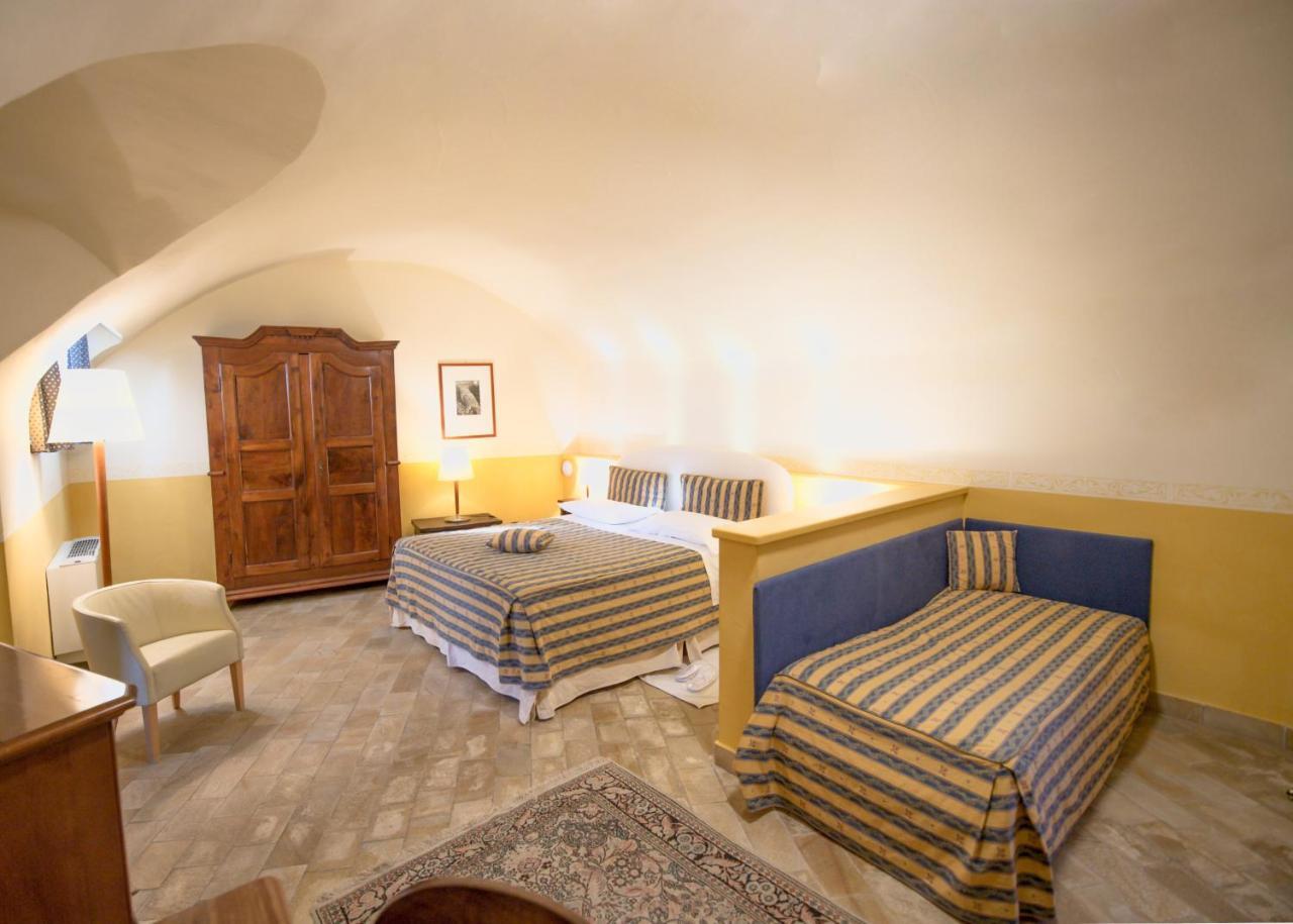 فندق Castello Rosso Costigliole Saluzzo المظهر الخارجي الصورة